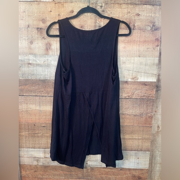 Torrid open back skull and roses tank top - Picture 4 of 5